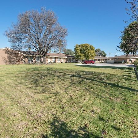 Jacaranda Holiday Units Swan Hill Bagian luar foto