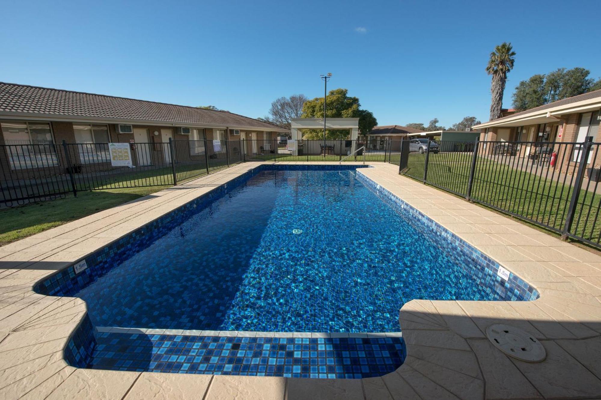 Jacaranda Holiday Units Swan Hill Bagian luar foto